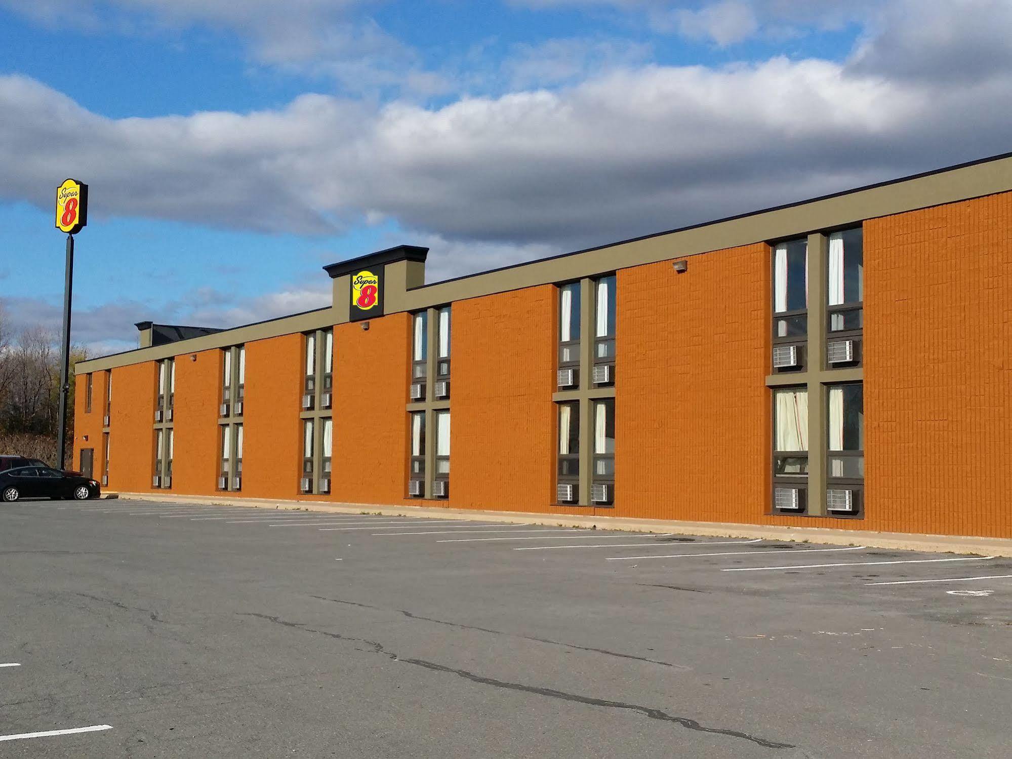 Hotel Super 8 By Wyndham Plattsburgh Exterior foto